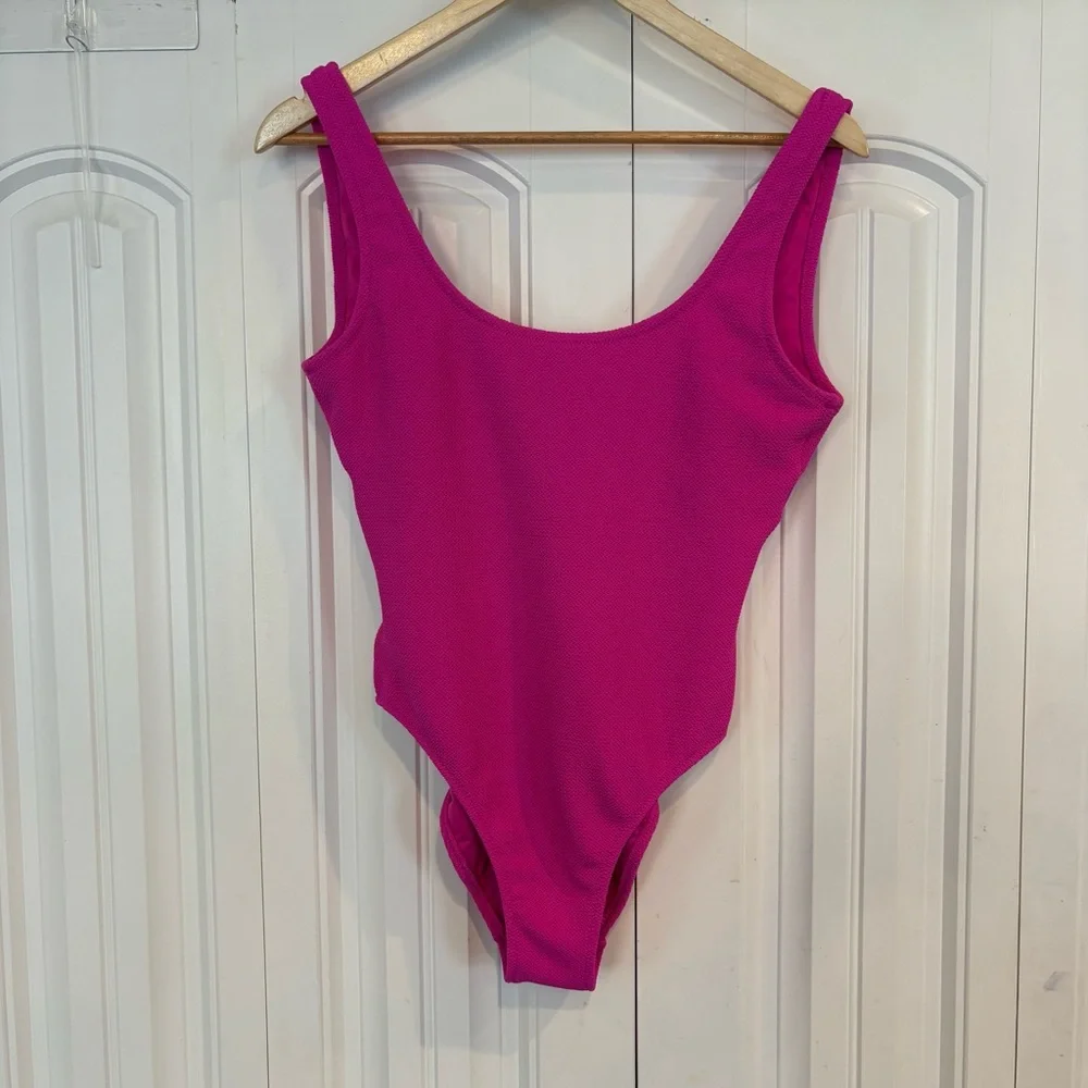 Love & Sports Pink Textured One Piece Swimsuit Size Medium - Picture 1 of 7
